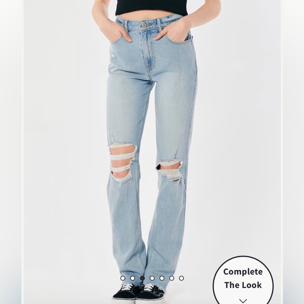**NWT** Hollister Jeans
Ultra High-Rise Ripped Light Wash 90s Straight Jeans